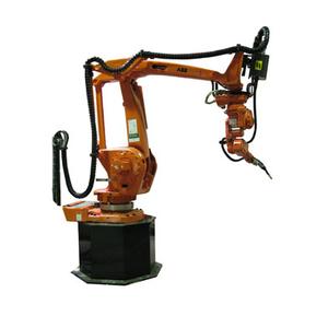 IRB 800, premier robot de soudage à 10 axes d'ABB France - Division Robotique